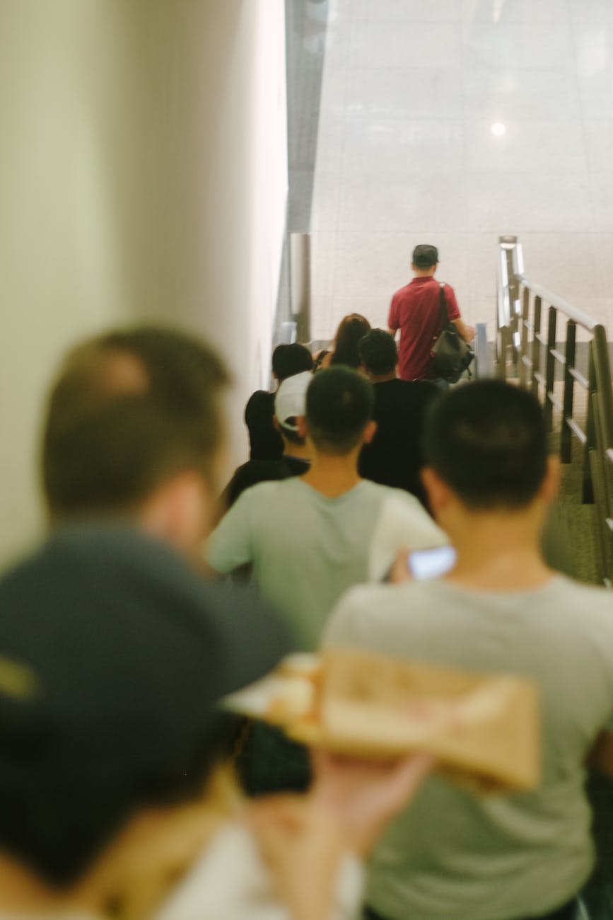 Kun hakemuksen käsittely pysähtyy: Maahanmuuttoviraston jonot ja oikeusturvan puute